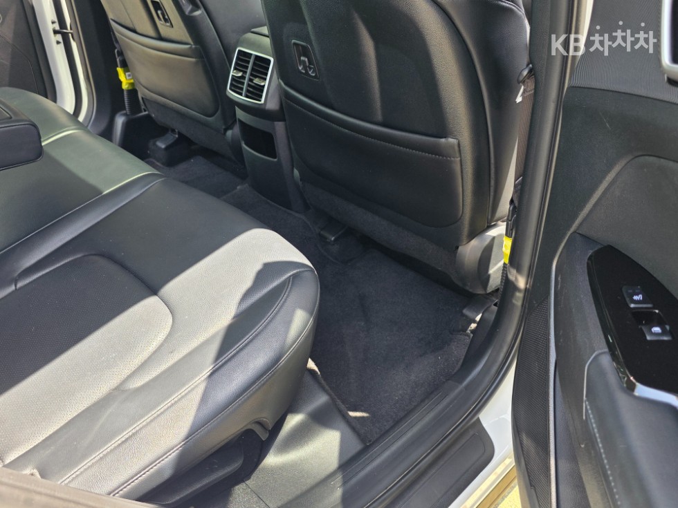 2023 - kia sportage
