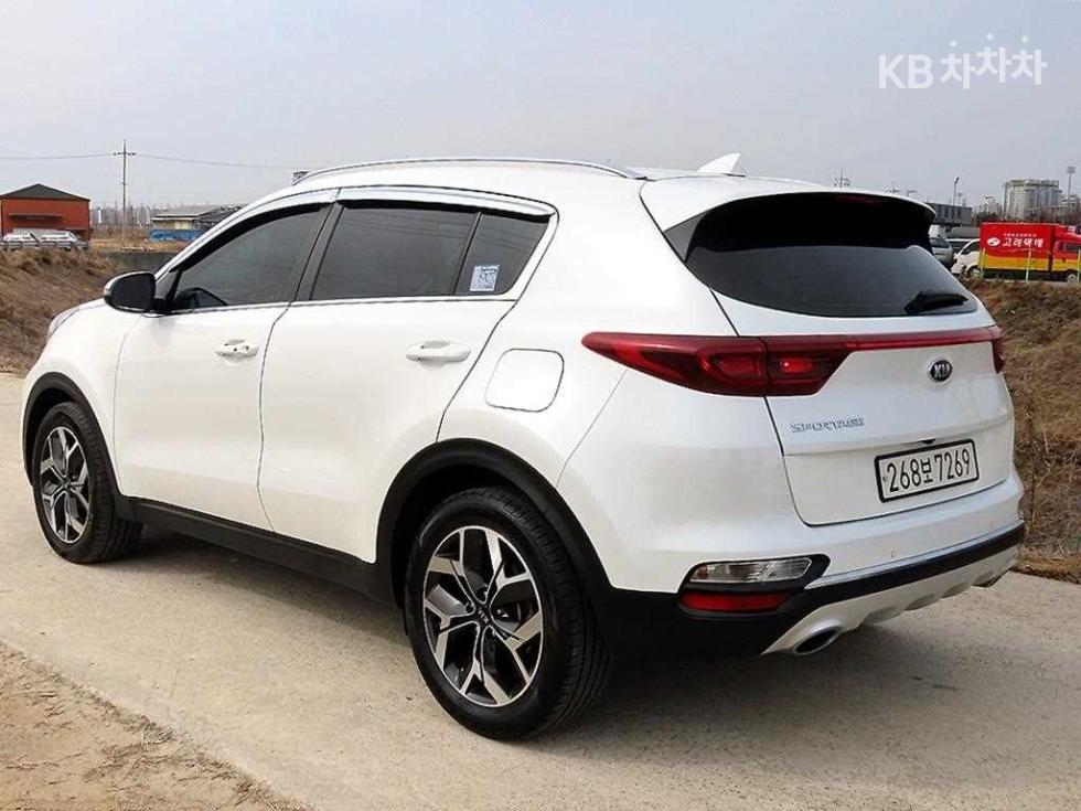 2021 - kia sportage