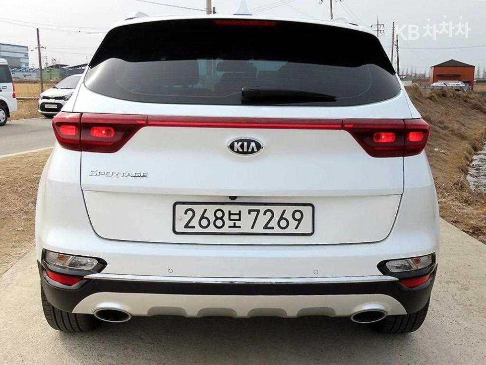 2021 - kia sportage