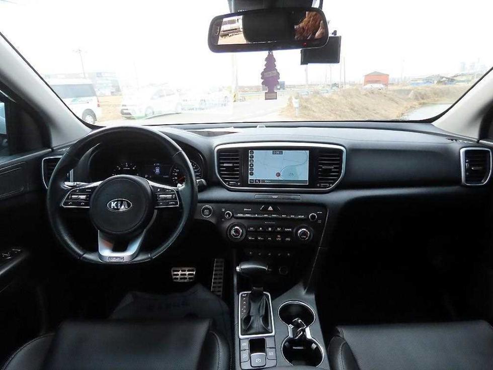 2021 - kia sportage