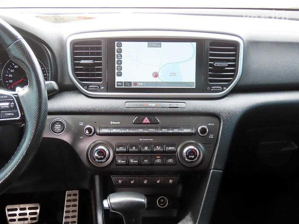 2021 - kia sportage
