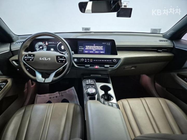 Kia K8 2.5 Gasoline Noblesse The Essential Light 8