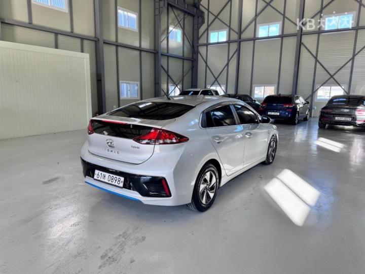 Hyundai IONIQ N 7