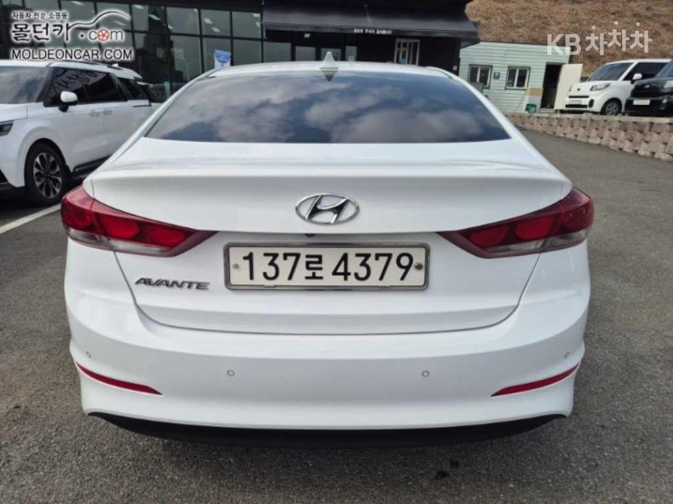 Hyundai Avante — miniaturë 8
