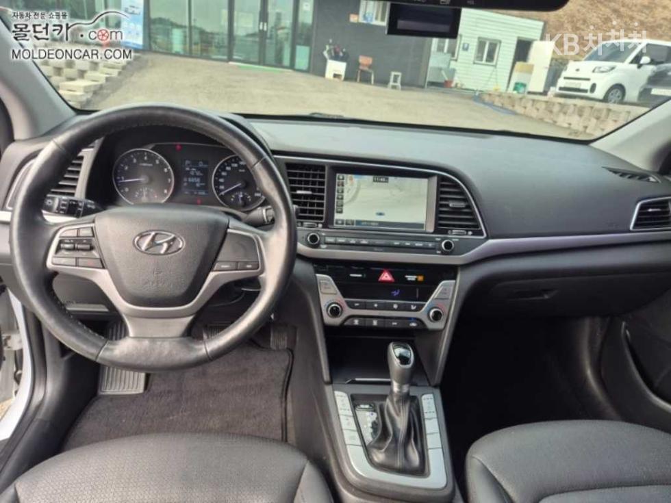 Hyundai Avante — miniaturë 10