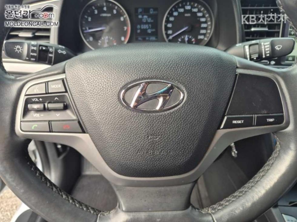 Hyundai Avante — miniaturë 11