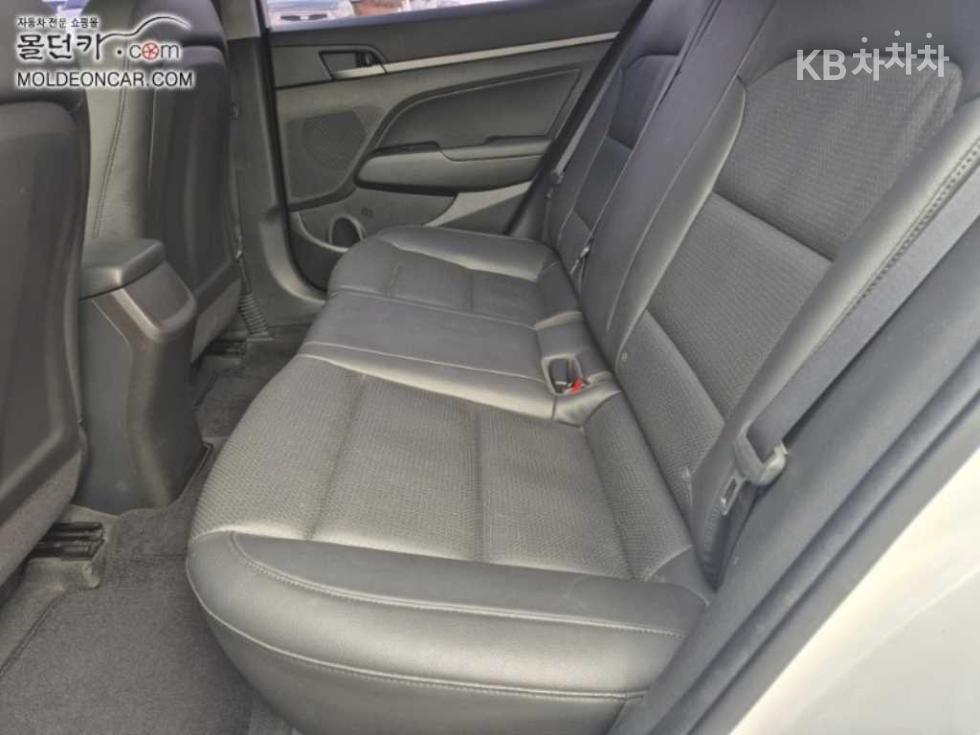 Hyundai Avante — miniaturë 18