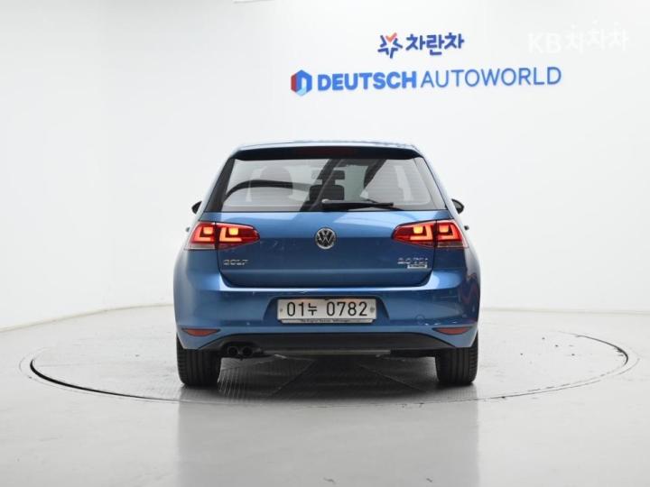 Volkswagen Golf 2.0 TDI MK7 5