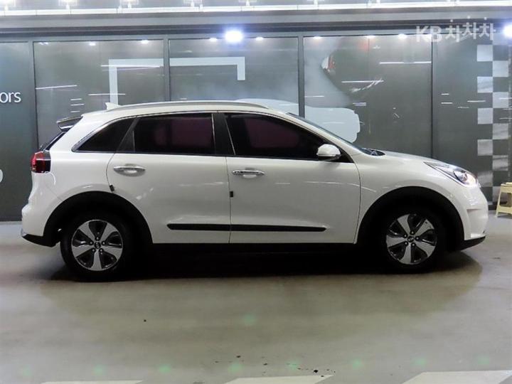 Kia Niro 1.6 Luxury 4