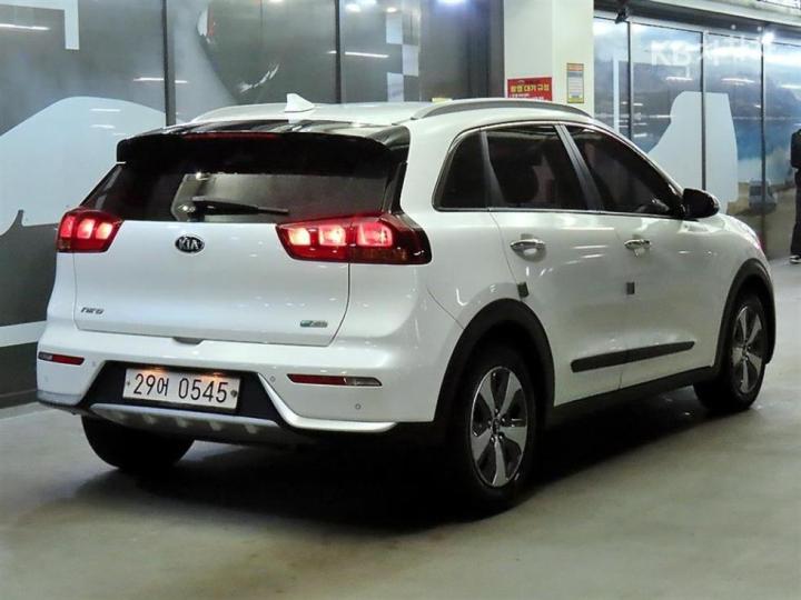 Kia Niro 1.6 Luxury 5