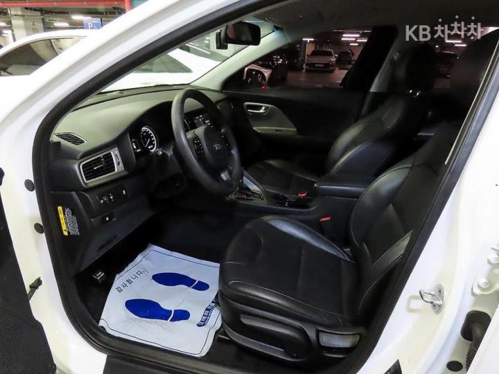 Kia Niro 1.6 Luxury 7