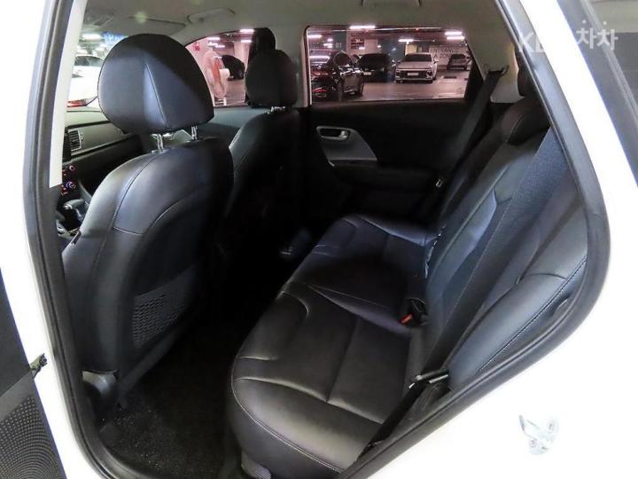 Kia Niro 1.6 Luxury 8