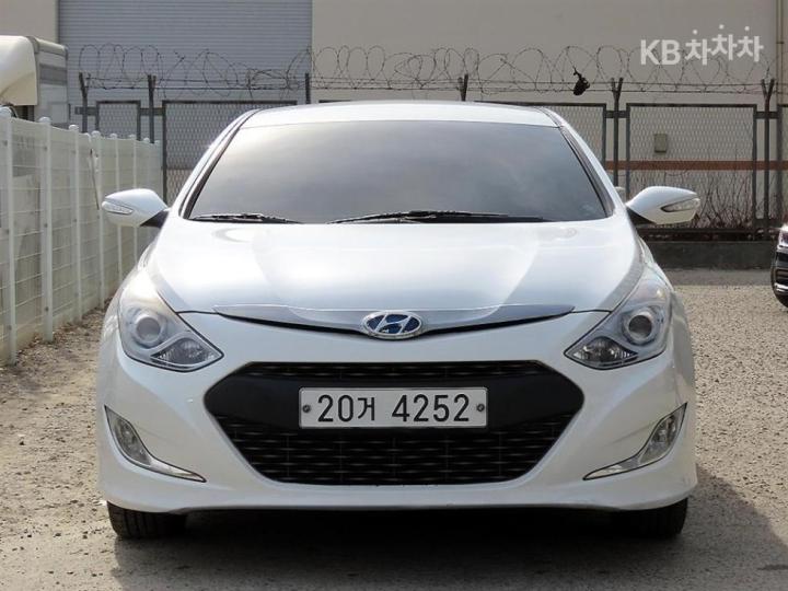 Hyundai Sonata Hybrid 2.0 Premier 2