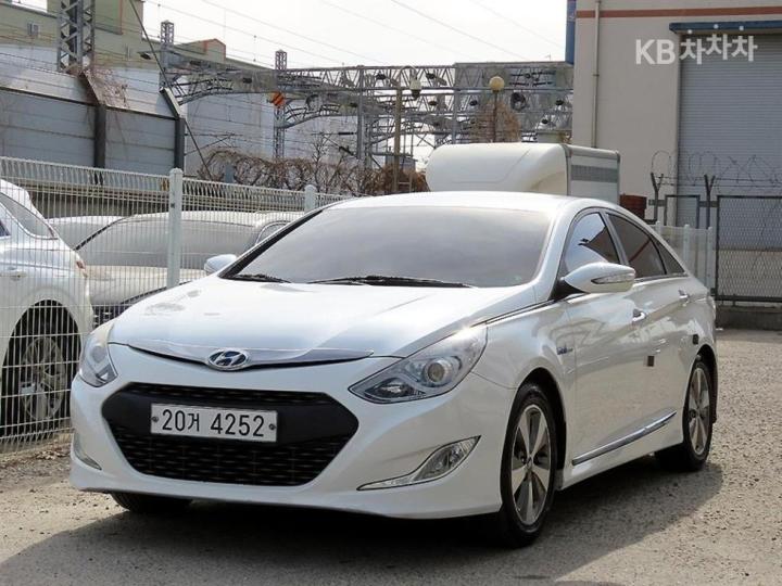 Hyundai Sonata Hybrid 2.0 Premier 3