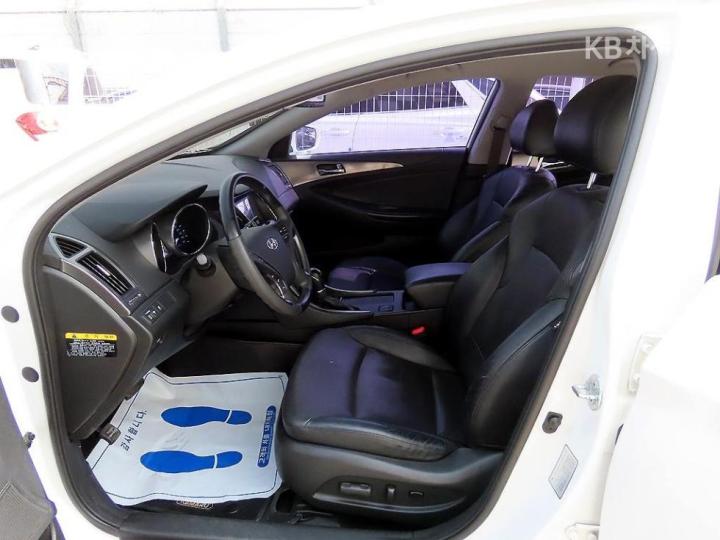 Hyundai Sonata Hybrid 2.0 Premier 6