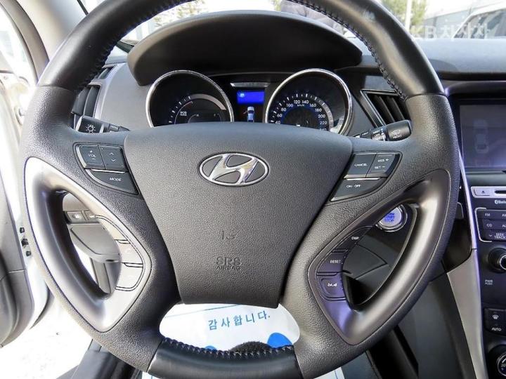 Hyundai Sonata Hybrid 2.0 Premier 9