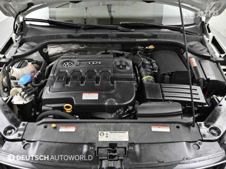 Volkswagen Jetta New 2.0 TDI BlueMotion Premium 7