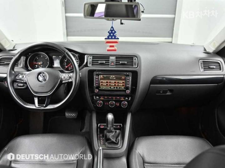 Volkswagen Jetta New 2.0 TDI BlueMotion Premium 8