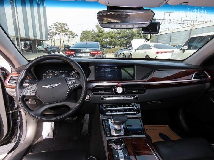 Genesis EQ900 3.8 GDI AWD Premium Luxury 8