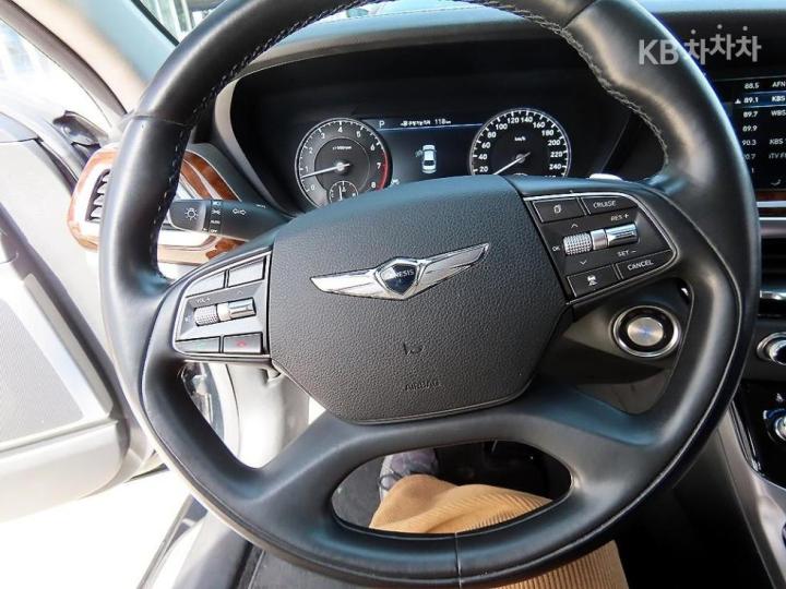 Genesis EQ900 3.8 GDI AWD Premium Luxury 9