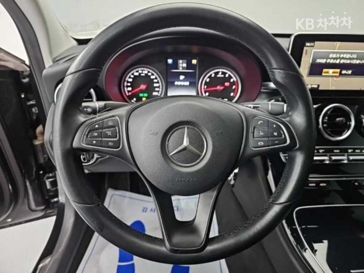 Mercedes-Benz C-Class C200 W205 9