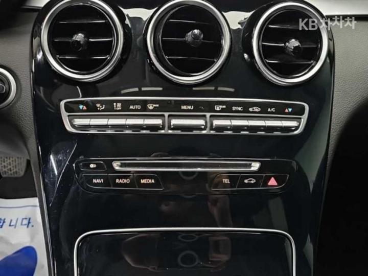 Mercedes-Benz C-Class C200 W205 10