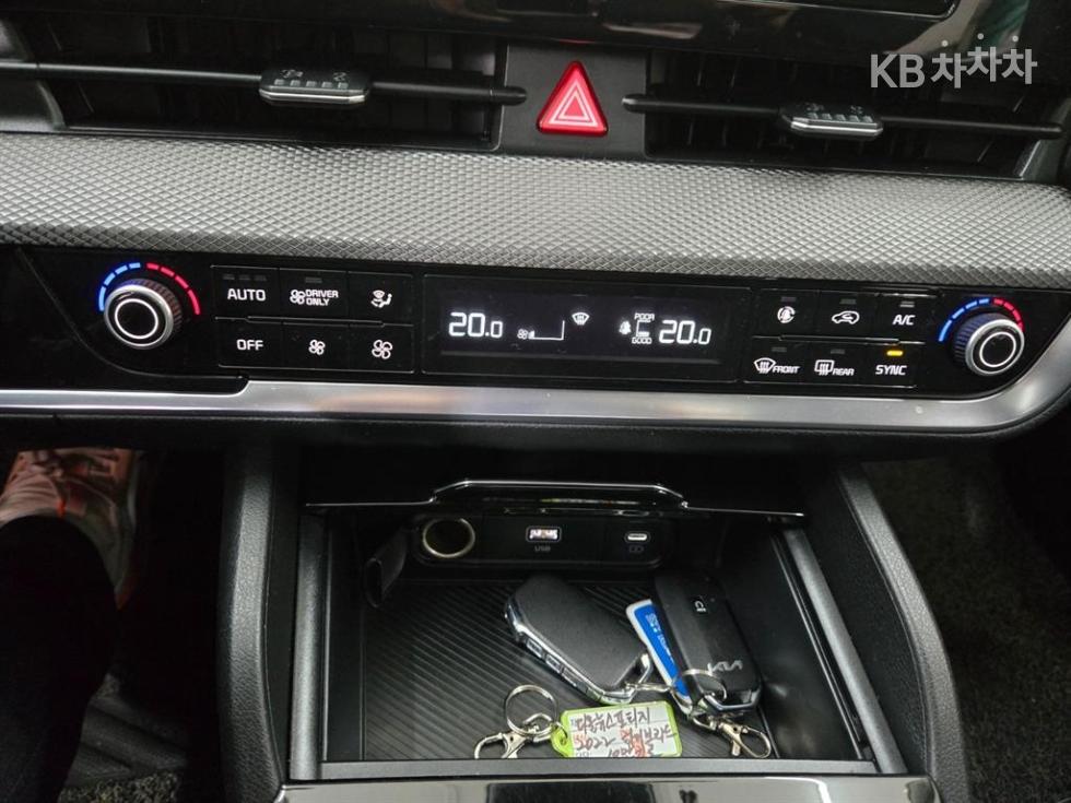 2022 - kia sportage