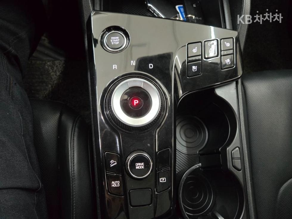 2022 - kia sportage
