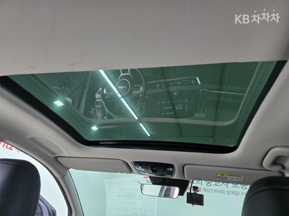 2022 - kia sportage