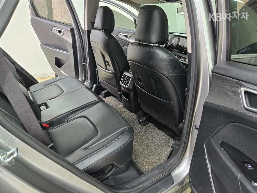 2022 - kia sportage