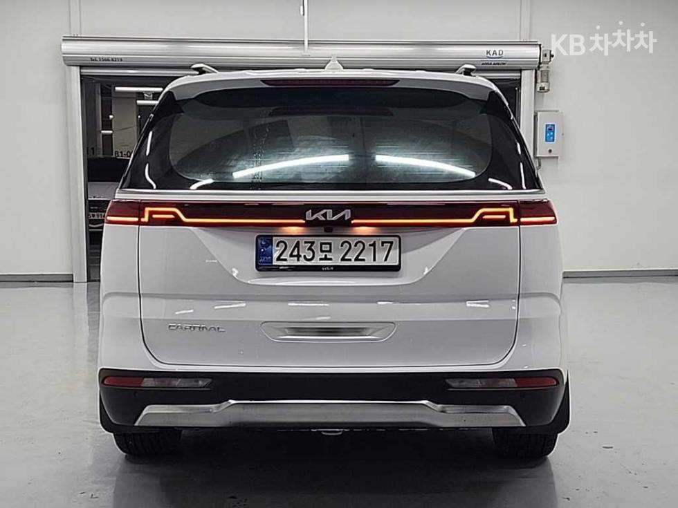 2023 - kia carnival