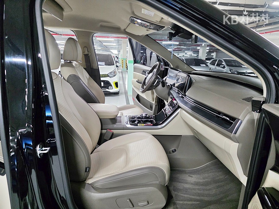 2022 - kia carnival