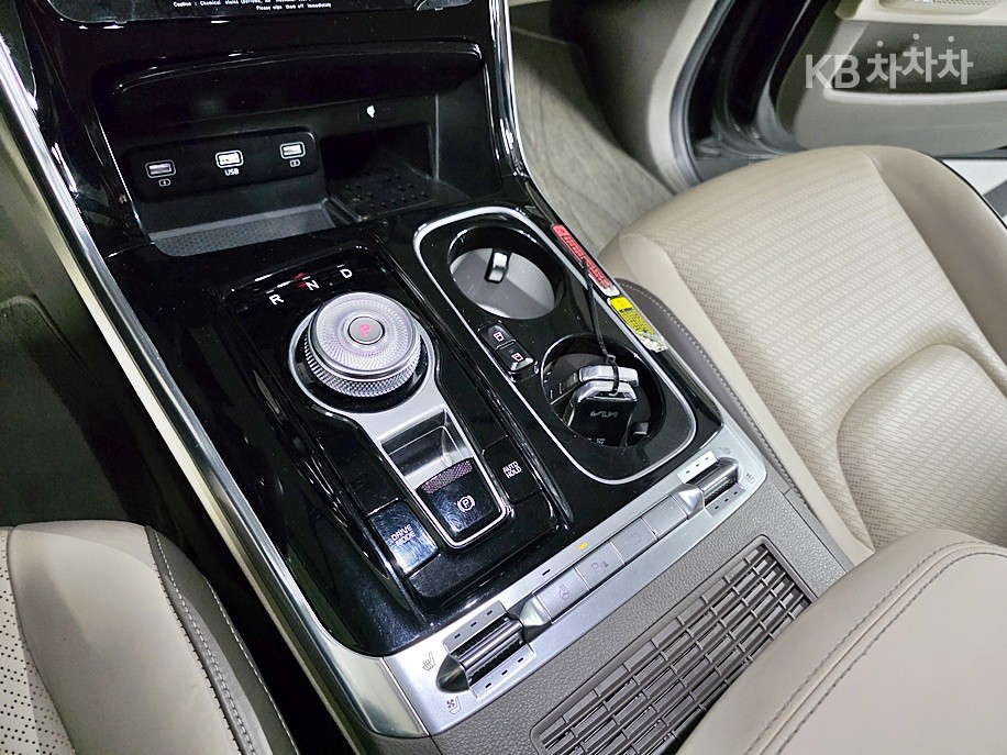 2022 - kia carnival