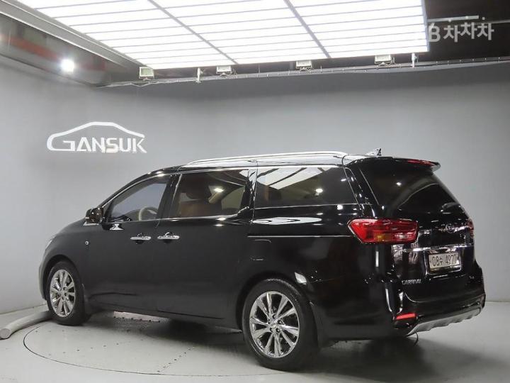 Kia Carnival 2.2 Diesel Prestige 4