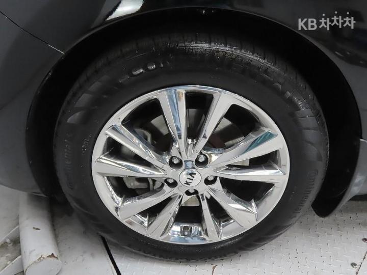 Kia Carnival 2.2 Diesel Prestige 6