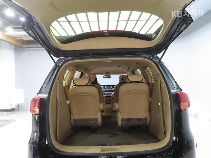 Kia Carnival 2.2 Diesel Prestige 10