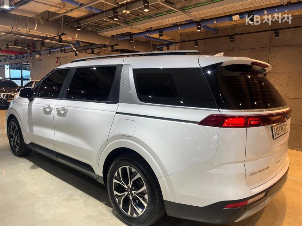 2021 - kia carnival