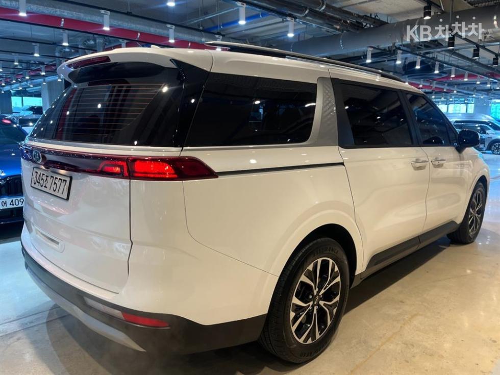 2021 - kia carnival