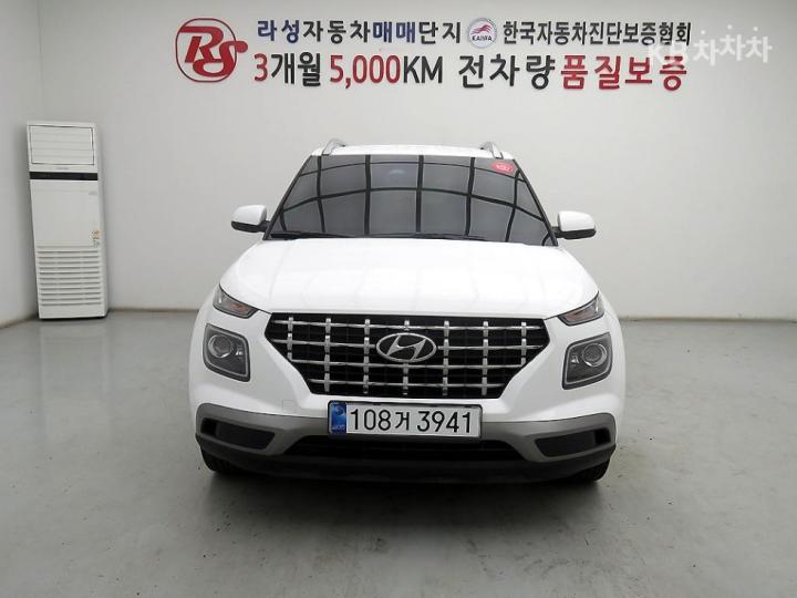 Hyundai Venue Gasoline 1.6 Premium 3