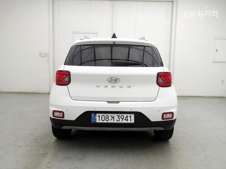 Hyundai Venue Gasoline 1.6 Premium 4