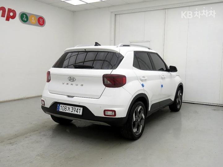 Hyundai Venue Gasoline 1.6 Premium 5