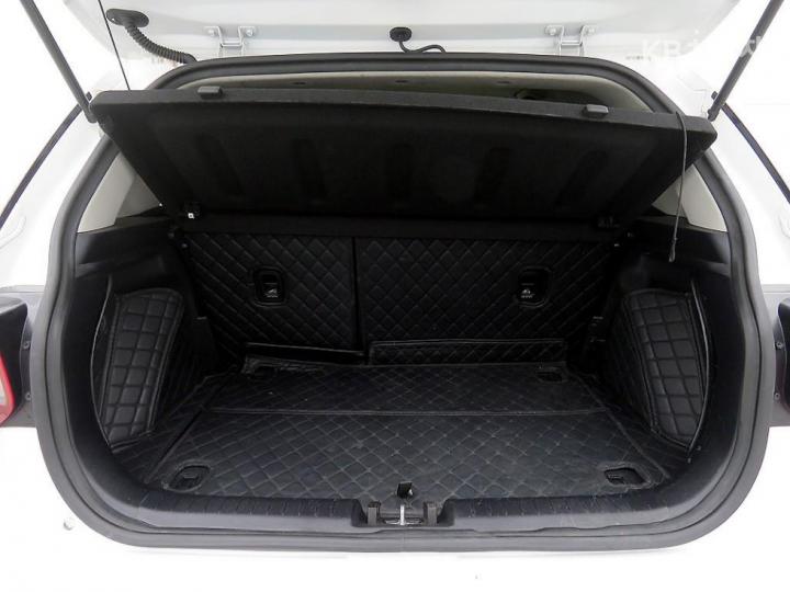 Hyundai Venue Gasoline 1.6 Premium 6