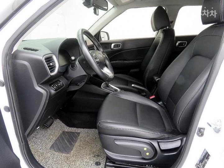 Hyundai Venue Gasoline 1.6 Premium 7