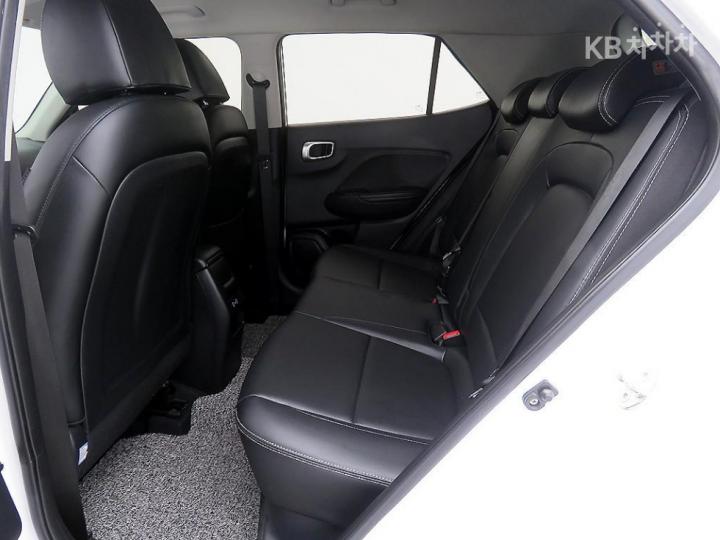 Hyundai Venue Gasoline 1.6 Premium 8