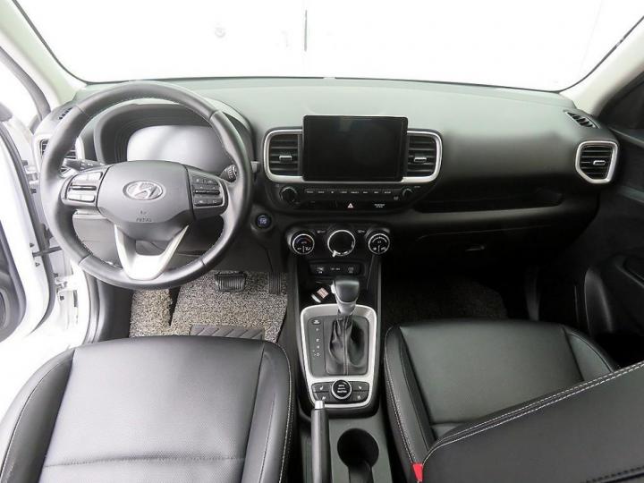 Hyundai Venue Gasoline 1.6 Premium 9