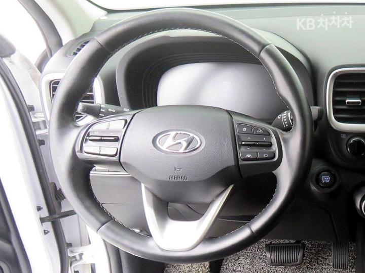 Hyundai Venue Gasoline 1.6 Premium 10