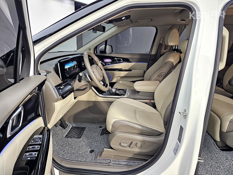 2022 - kia carnival
