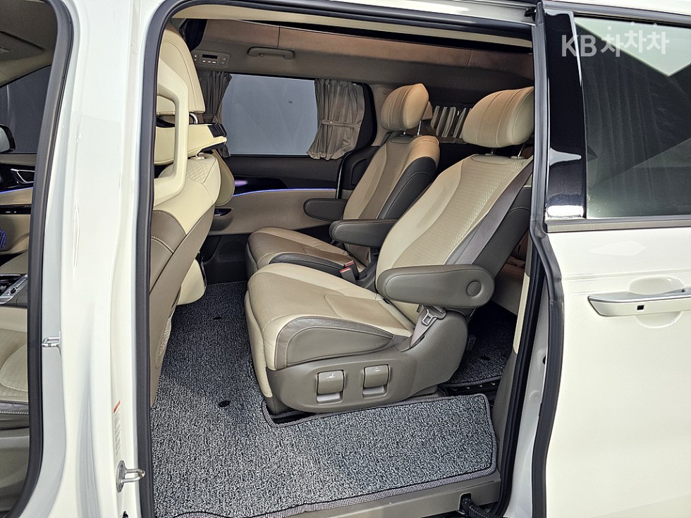 2022 - kia carnival