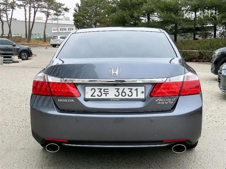 Honda Accord 3.5 Sedan EX-L 5