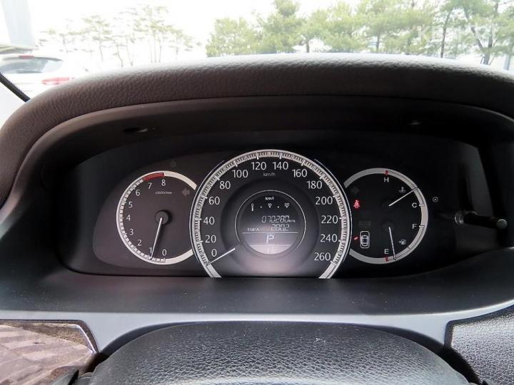 Honda Accord 3.5 Sedan EX-L 10